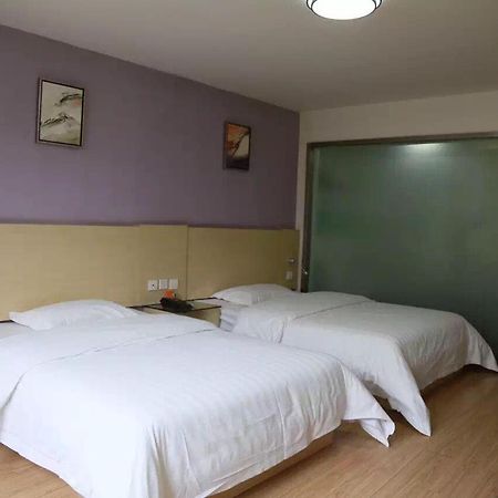 7Days Inn Huaihua Mayang Binhe Road Экстерьер фото